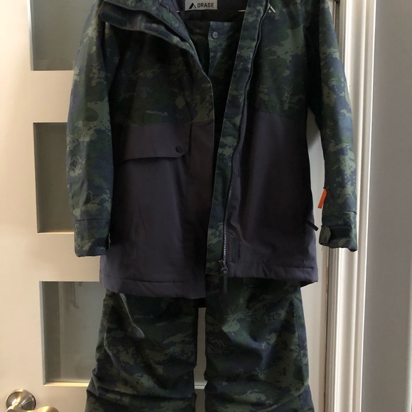 Beautiful Orage brand ski jacket and pants. - Picture 4 of 7